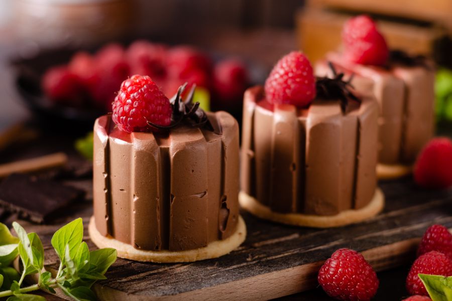 Mini Chocolate Cake: Indulge in Decadence